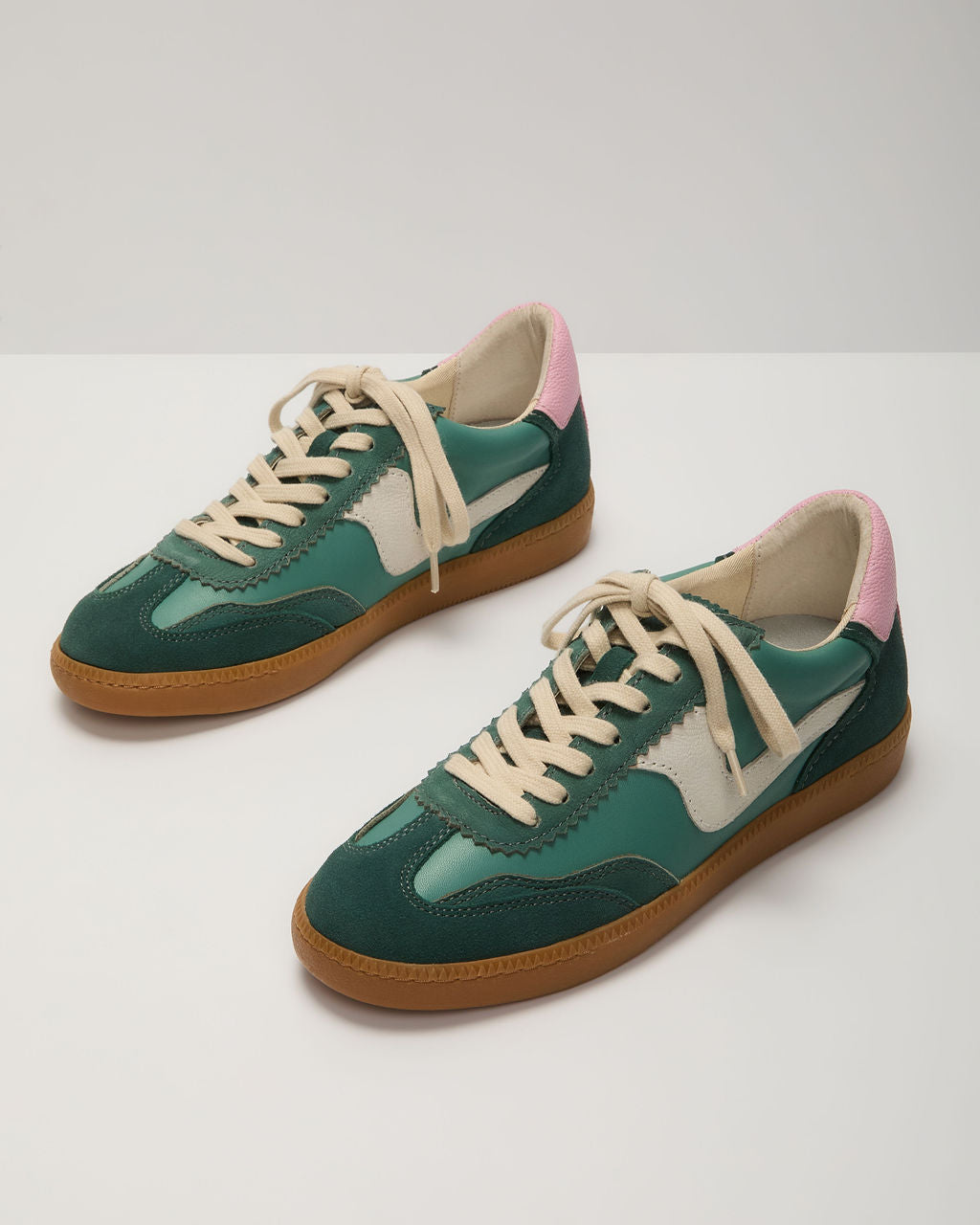 Right Catch Sneakers