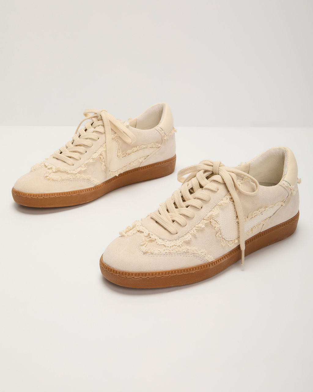 Right Catch Sneakers